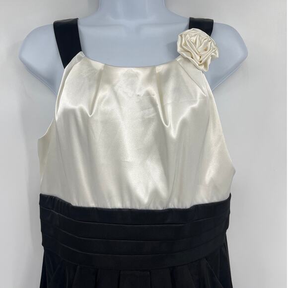 NW Collection Satin Rosette Dress 8 Holiday Old Money Monochrome Audry Hepburn - Picture 2 of 9